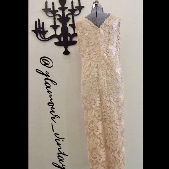 ✨ VINTAGE plus-size BOMBSHELL dress! - Picture 3 of 9